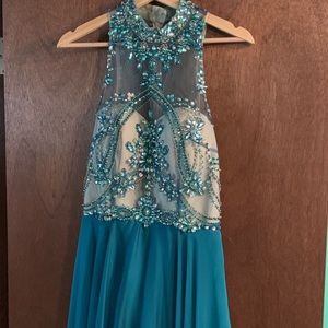 Selling my prom dress! Only worn once back in 2017.